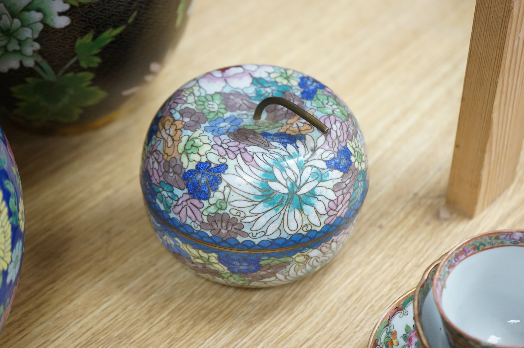 Fourteen pieces of Chinese porcelain and pottery, 19th/20th century to include a pair of blue and white ginger jars, famille rose cup and saucer and a cloisonné pot and cover in the form of an apple, largest 27cm high